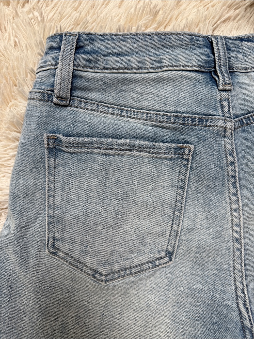 Discount Divas High-Rise Button Fly Jean Shorts 💗 Light Wash - Picture 6 of 11